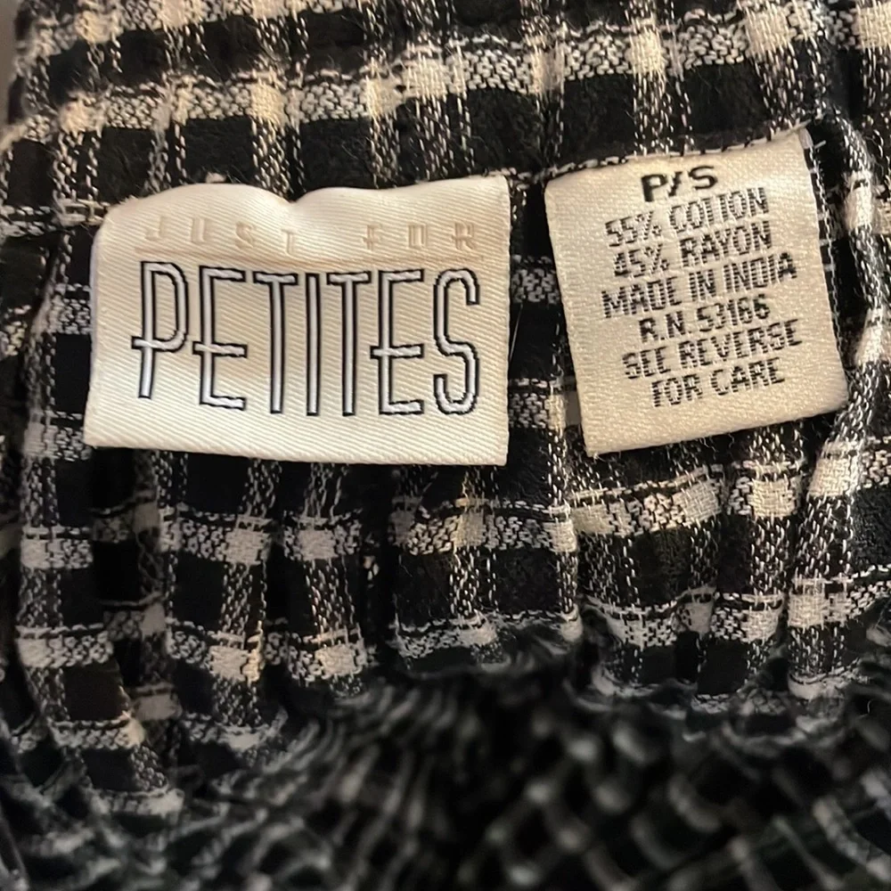 Plaid black and white skirt - Picture 2 of 3